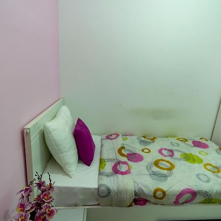 Nice Single Rooms For "Girls" Only In Dubai, Marina Kültér fotó