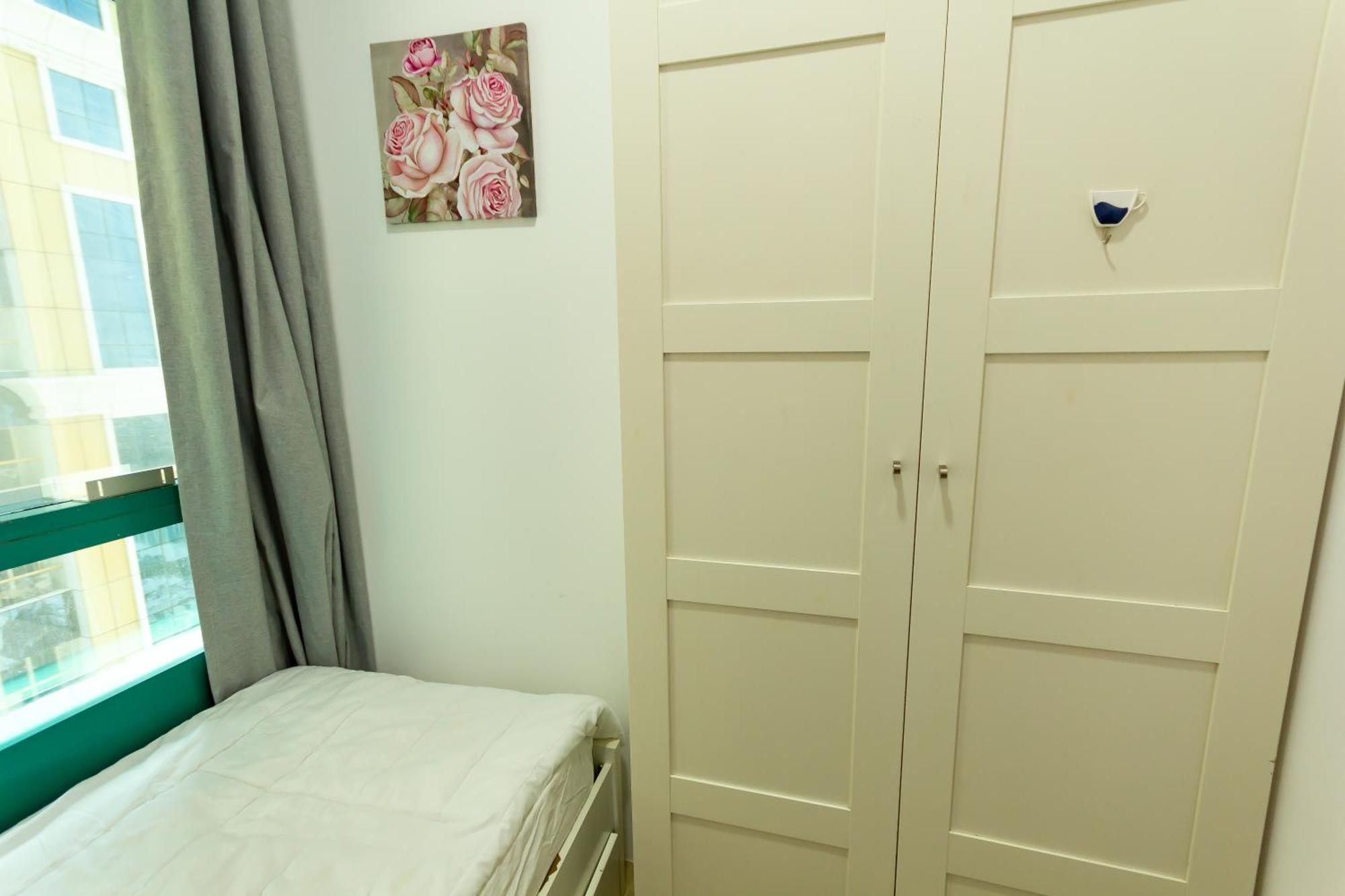 Nice Single Rooms For "Girls" Only In Dubai, Marina Kültér fotó