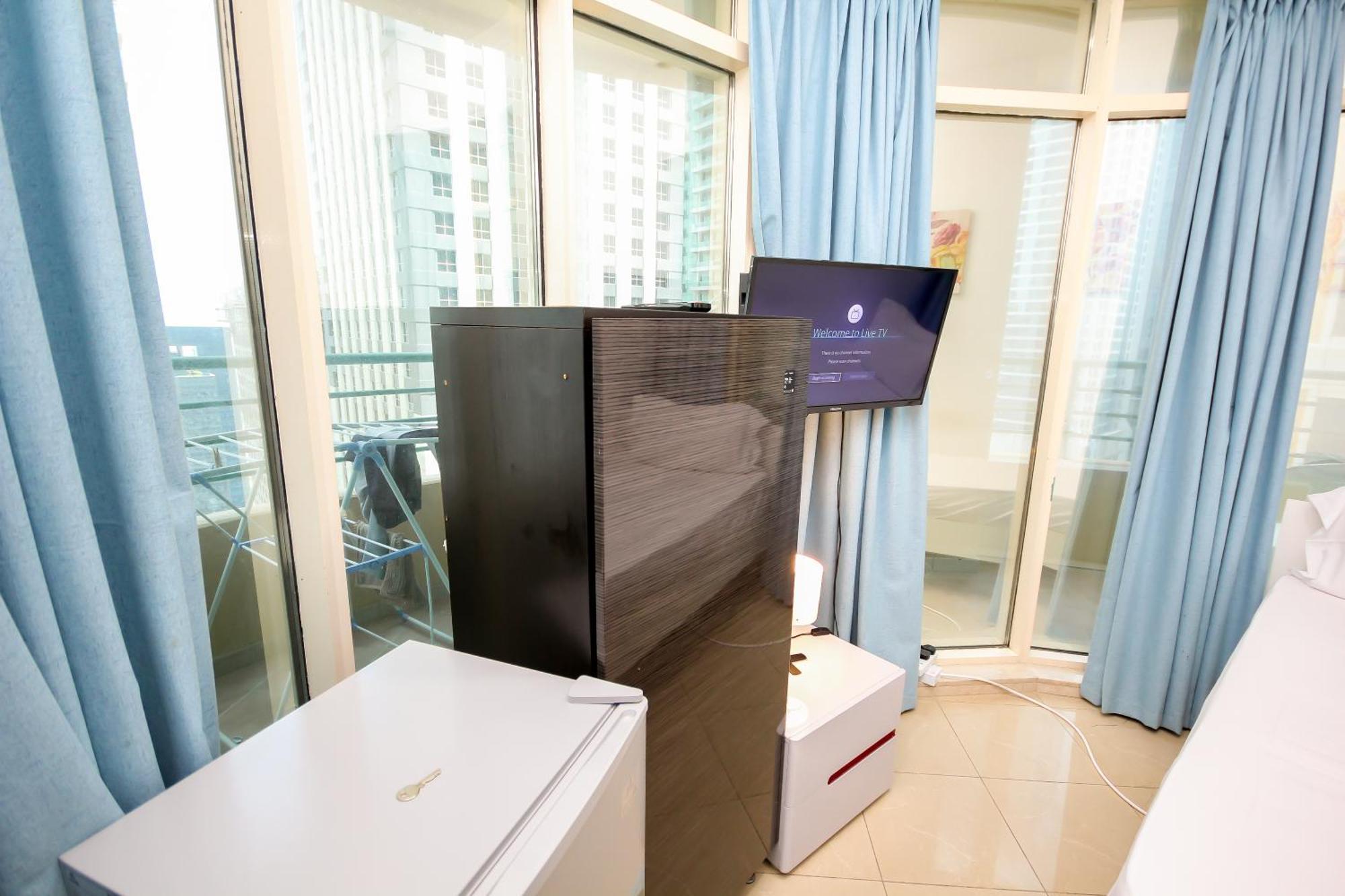 Nice Single Rooms For "Girls" Only In Dubai, Marina Kültér fotó