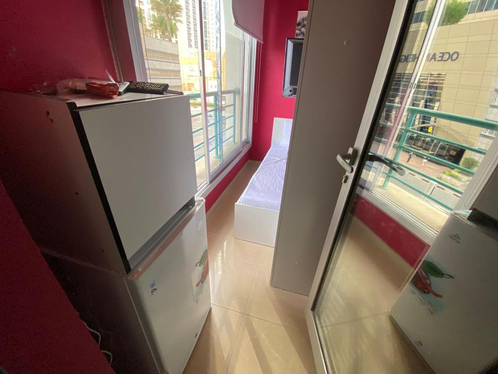 Nice Single Rooms For "Girls" Only In Dubai, Marina Kültér fotó