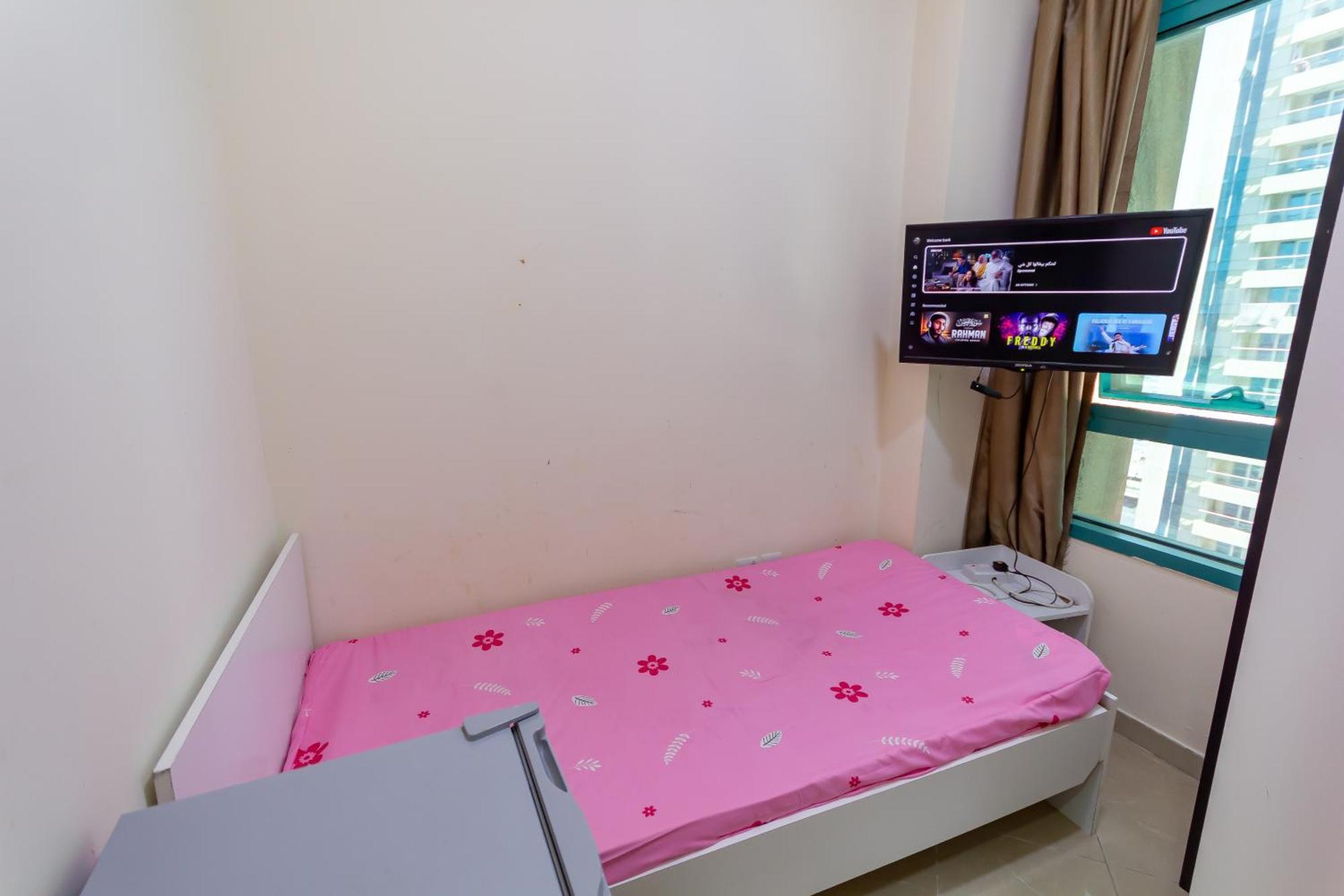 Nice Single Rooms For "Girls" Only In Dubai, Marina Kültér fotó