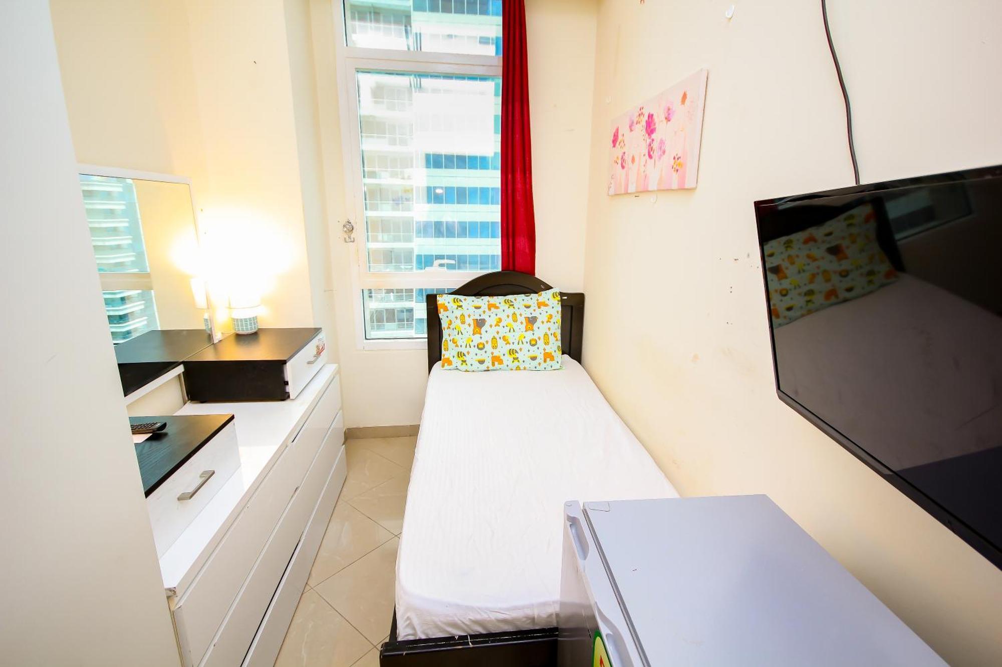 Nice Single Rooms For "Girls" Only In Dubai, Marina Kültér fotó
