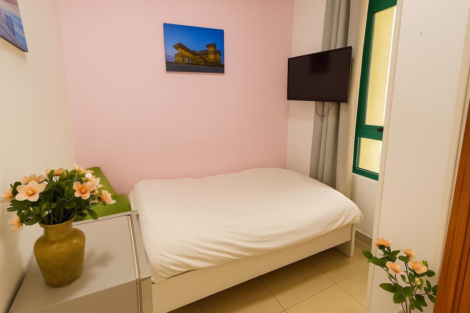 Nice Single Rooms For "Girls" Only In Dubai, Marina Kültér fotó